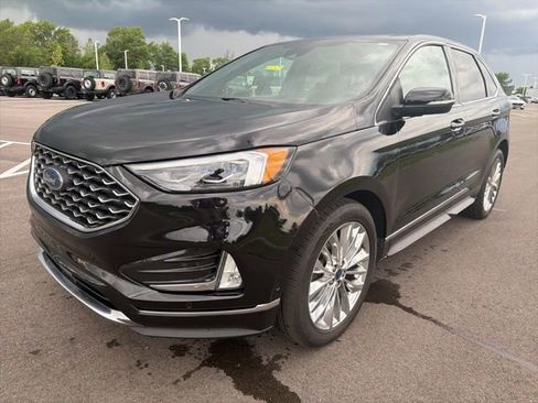 Certified 2021 Ford Edge Titanium w/ Equipment Group 301A AWD/4WD image 2