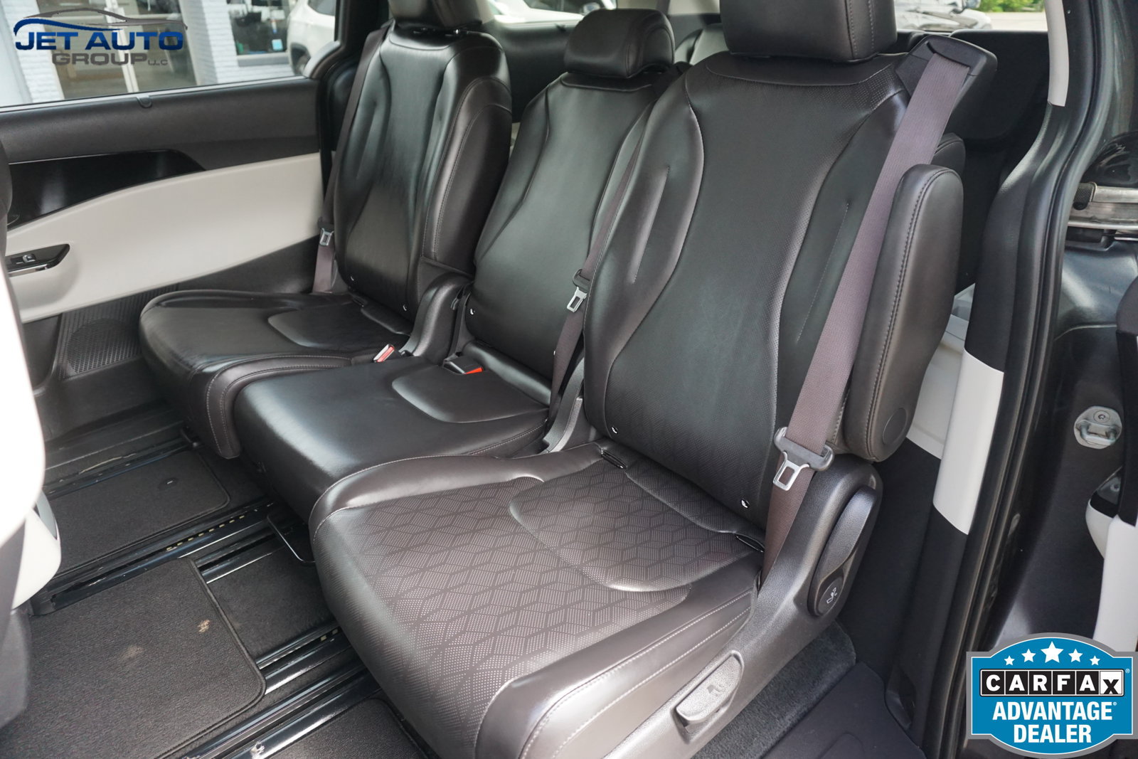 Used 2023 Kia Carnival EX FWD image 21
