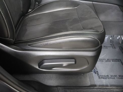 Used 2023 Jeep Grand Cherokee Altitude AWD/4WD image 33