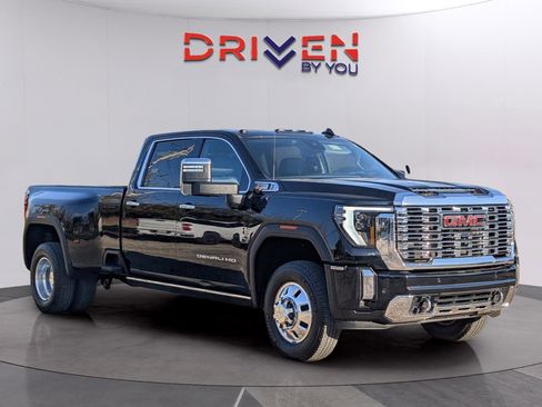 Used 2024 GMC Sierra 3500 Denali w/ Denali Reserve Package image 8