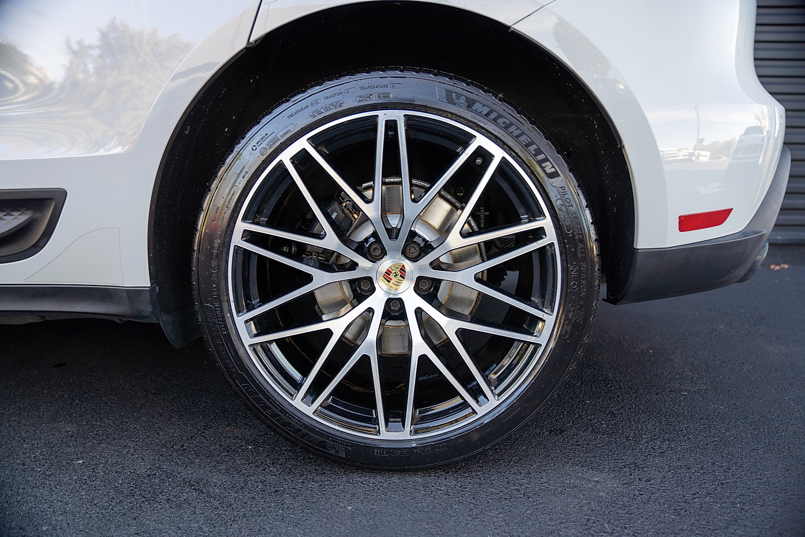 Certified 2023 Porsche Macan AWD/4WD image 23