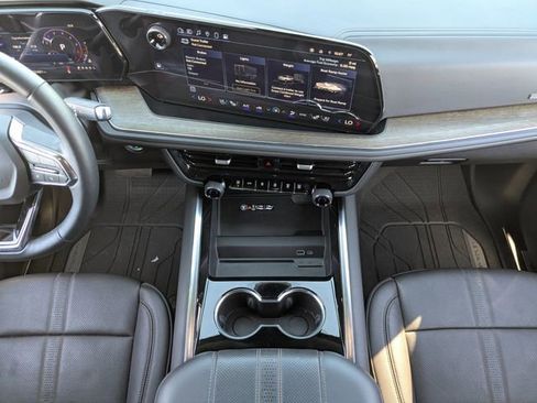 Used 2025 Chevrolet Tahoe High Country image 18