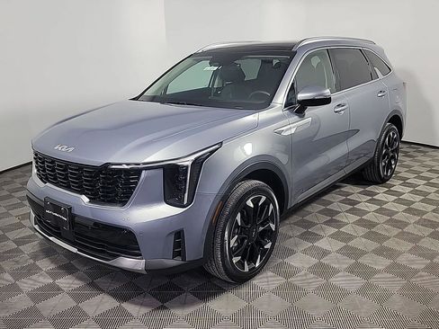 Used 2025 Kia Sorento EX w/ Panoramic Sunroof Package image 13