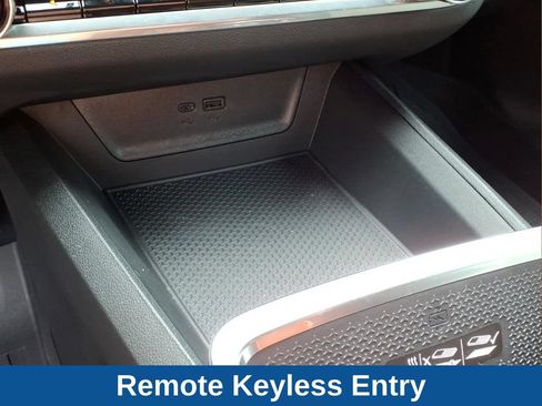 New 2027 Chevrolet Equinox LT w/ Convenience Package II FWD image 9