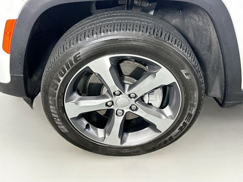 Used 2023 Jeep Grand Cherokee 4WD 4xe image 11