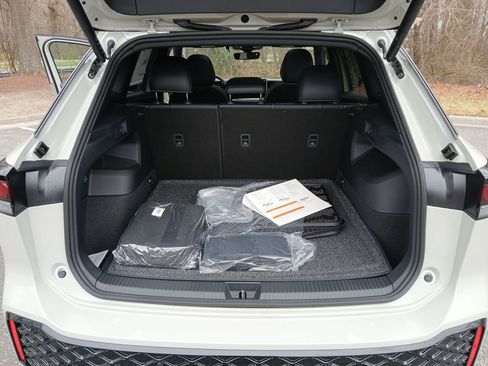 New 2026 Volkswagen Tiguan SE R-Line image 23