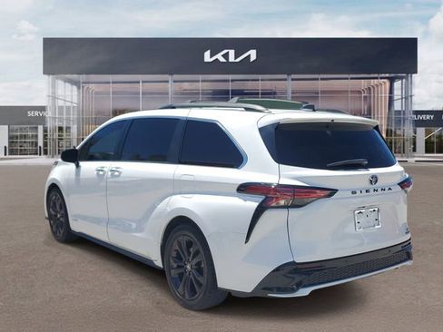 Used 2021 Toyota Sienna XSE image 4
