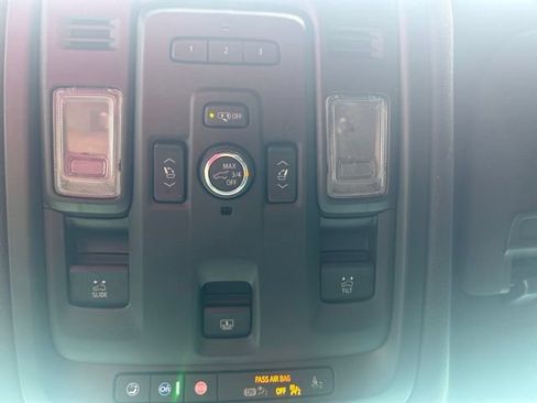 Used 2023 Chevrolet Tahoe Z71 w/ Luxury Package AWD/4WD image 19