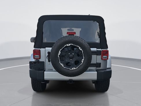 Used 2015 Jeep Wrangler Unlimited Sahara w/ Dual Top Group image 4