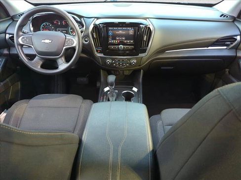 Used 2021 Chevrolet Traverse LS FWD image 17