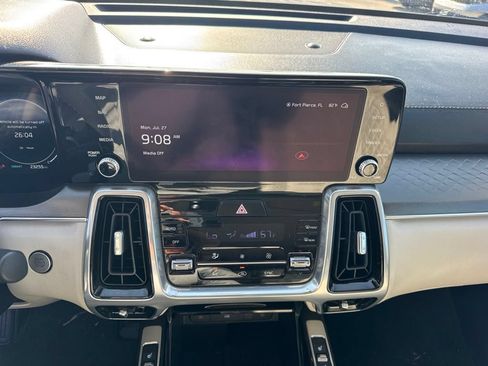 Used 2023 Kia Sorento SX AWD/4WD image 12