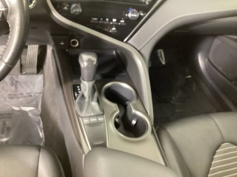 Used 2022 Toyota Camry SE w/ Convenience Package FWD image 16