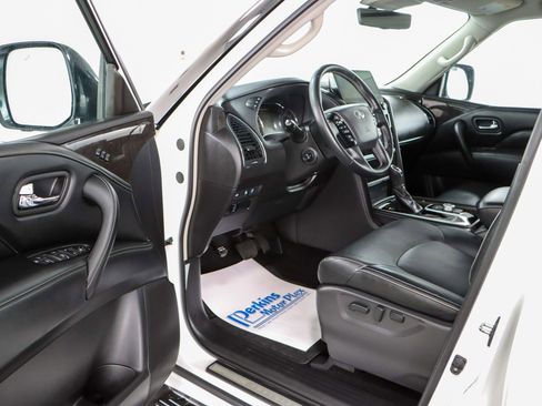 Used 2024 INFINITI QX80 Luxe image 3