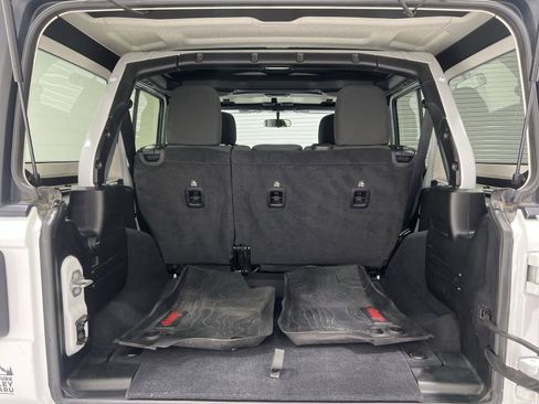 Used 2021 Jeep Wrangler Unlimited Rubicon w/ Cold Weather Group image 22