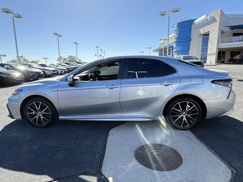 Used 2024 Toyota Camry SE image 8