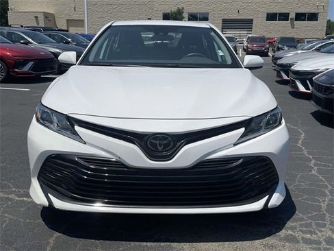 Used 2020 Toyota Camry LE image 2