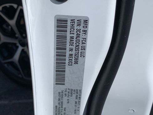 Used 2025 Jeep Compass Limited image 30