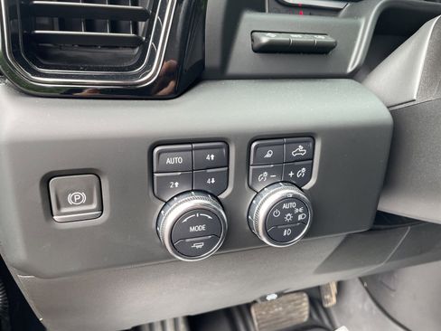 Used 2023 GMC Sierra 1500 AT4 w/ AT4 Premium Package AWD/4WD image 24