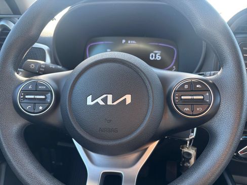 Used 2025 Kia Soul LX w/ LX Technology Package FWD image 24