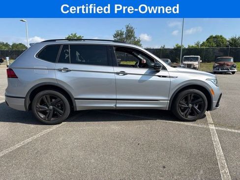 Used 2023 Volkswagen Tiguan SE R-Line FWD image 2