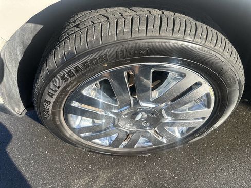 Used 2009 Ford Edge Limited image 9