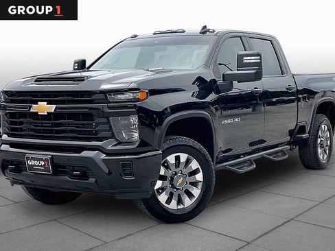 Used 2025 Chevrolet Silverado 2500 Custom w/ Custom Value Package AWD/4WD image 1
