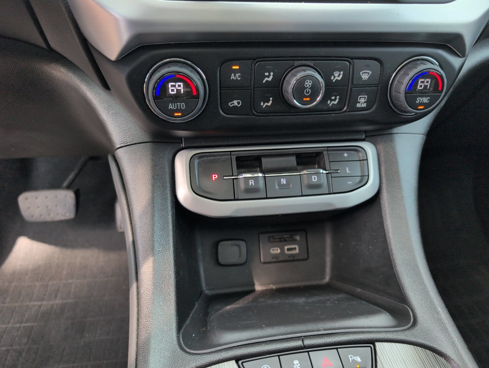 Used 2023 GMC Acadia SLT w/ Elevation Edition FWD image 14