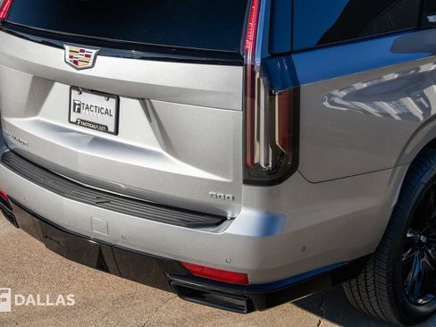 Used 2023 Cadillac Escalade Sport Platinum image 16