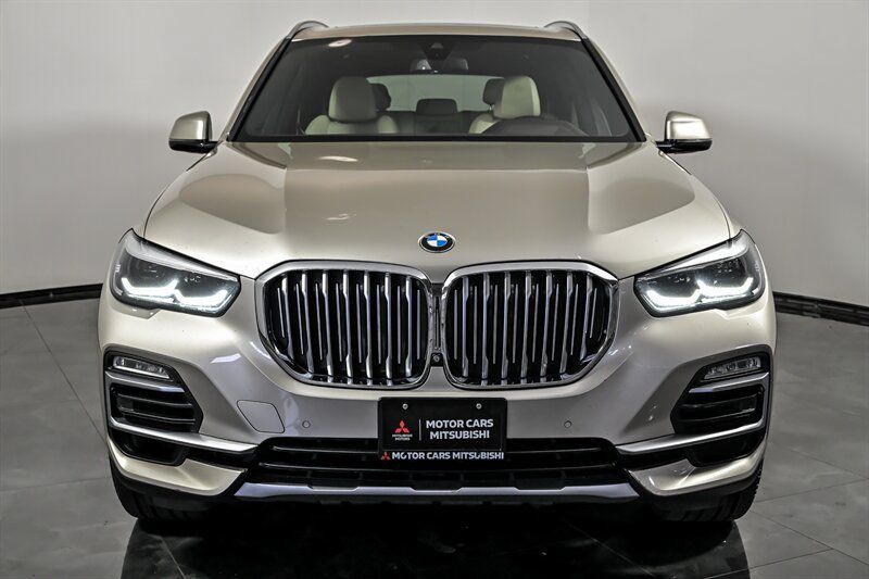 Used 2019 BMW X5 xDrive40i w/ Premium Package 2 AWD/4WD image 4