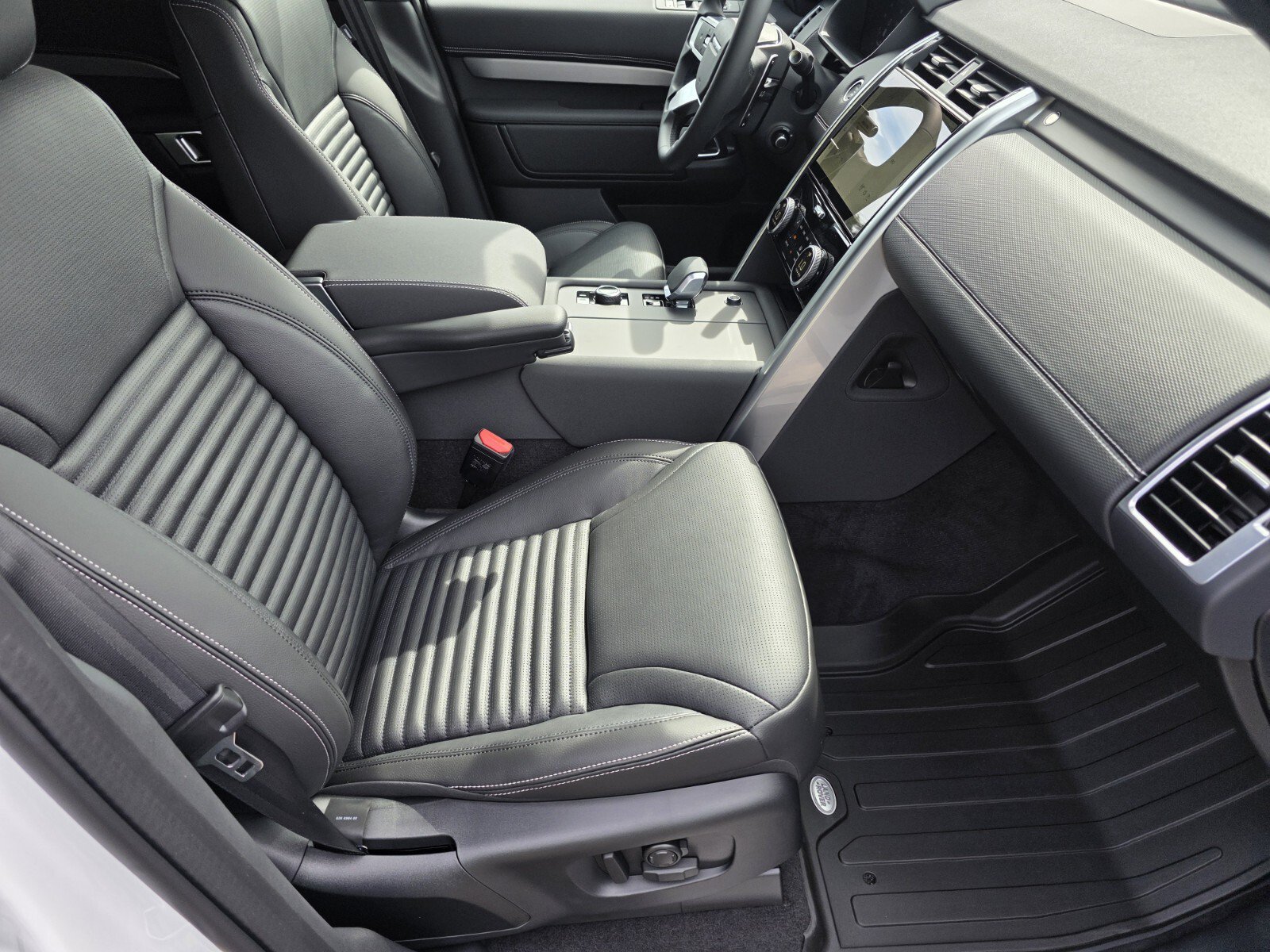 New 2026 Land Rover Discovery Limited Edition AWD/4WD image 3