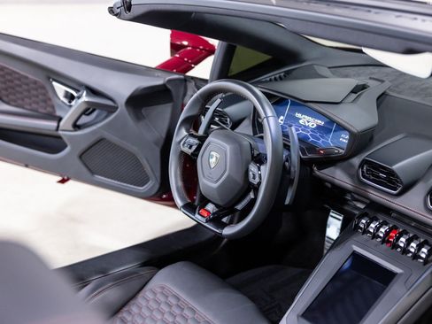 Used 2022 Lamborghini Huracan EVO RWD image 33