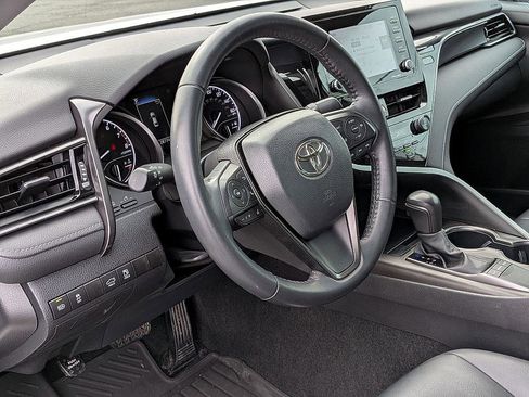 Used 2022 Toyota Camry SE w/ Convenience Package image 18