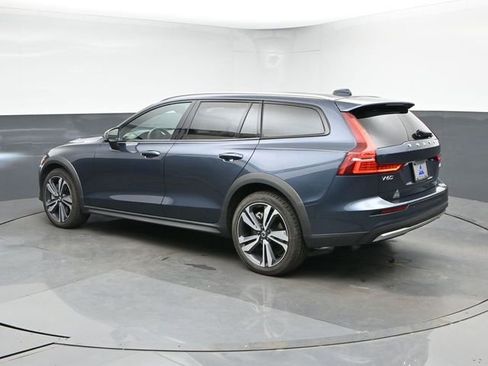 Used 2025 Volvo V60 B5 Cross Country Plus AWD/4WD image 7