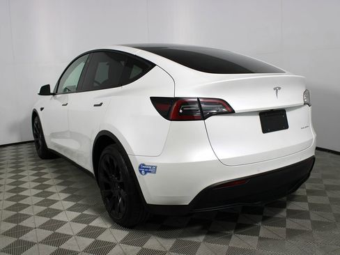 Used 2021 Tesla Model Y Long Range image 32