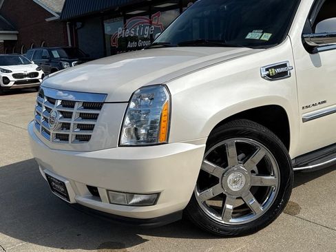 Used 2011 Cadillac Escalade 4WD Hybrid image 22