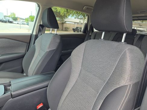 Used 2022 Nissan Rogue SV FWD image 9
