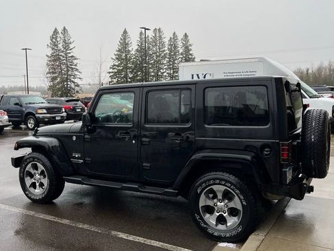 Used 2018 Jeep Wrangler Unlimited Sahara w/ Trailer Tow Group AWD/4WD image 10