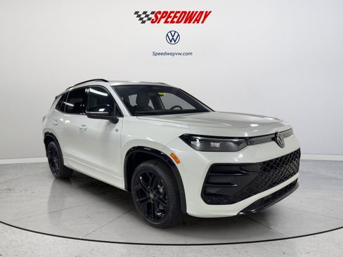New 2026 Volkswagen Tiguan SE R-Line AWD/4WD image 2