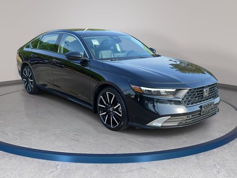 Used 2023 Honda Accord Touring image 3