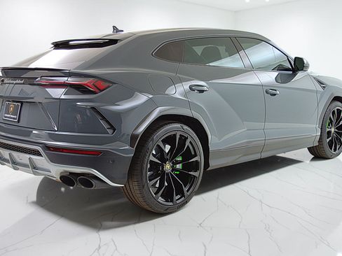 Used 2022 Lamborghini Urus AWD/4WD image 9