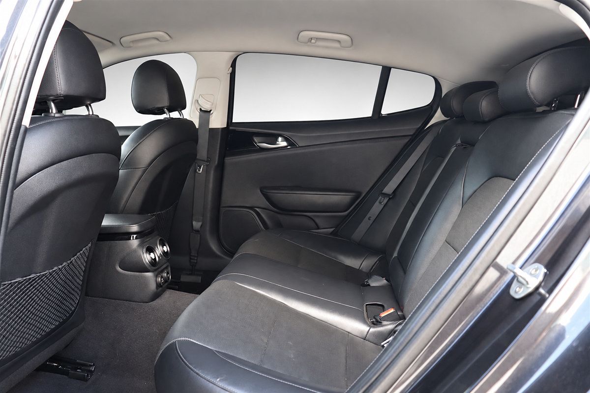 Used 2019 Kia Stinger RWD image 17