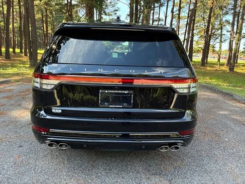 Certified 2025 Lincoln Aviator Reserve w/ Luxury Package AWD/4WD image 4