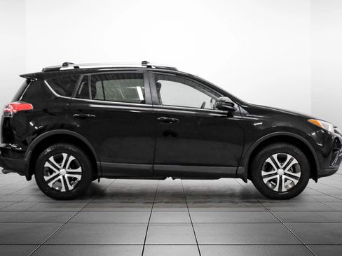 Used 2017 Toyota RAV4 LE FWD image 7