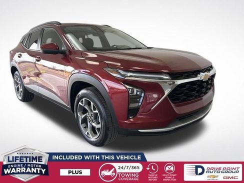 Used 2025 Chevrolet Trax LT FWD image 1