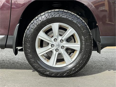 Used 2013 Toyota Highlander SE image 30