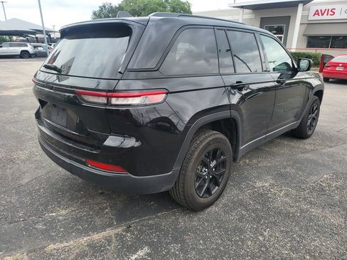 Used 2025 Jeep Grand Cherokee Altitude image 12