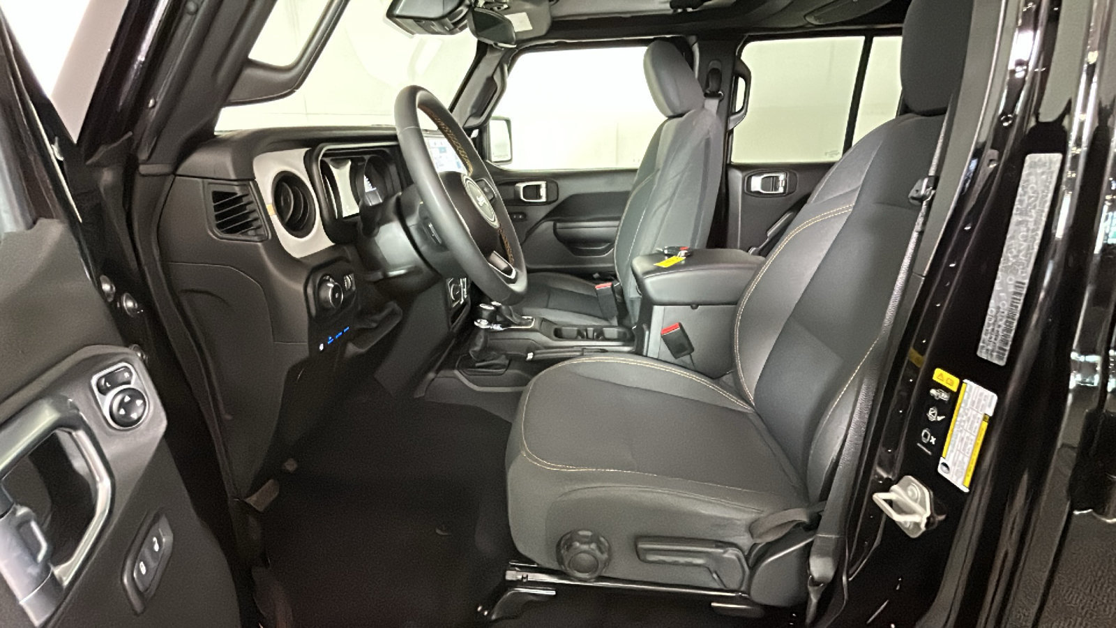 Used 2024 Jeep Wrangler Unlimited w/ Convenience Group AWD/4WD image 13
