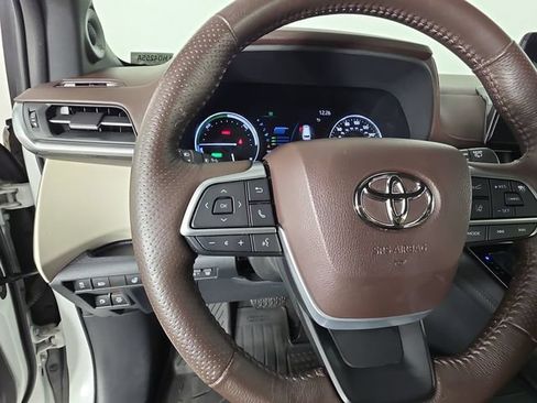 Used 2021 Toyota Sienna Platinum AWD/4WD image 28