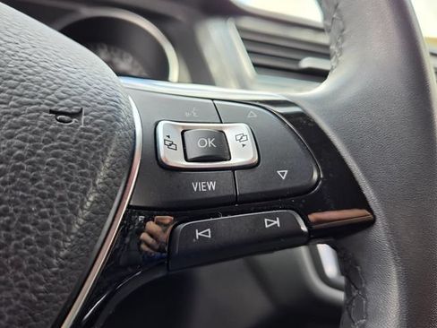 Used 2020 Volkswagen Tiguan SE AWD/4WD image 25
