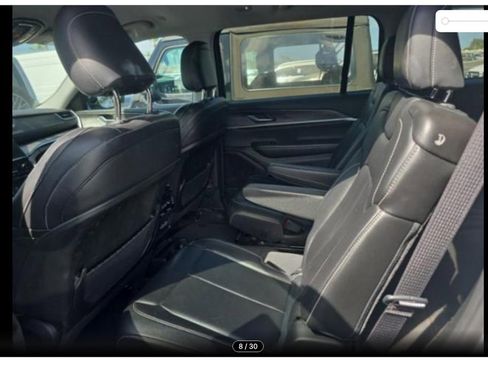 Used 2023 Jeep Grand Cherokee L Limited w/ Black Appearance Package AWD/4WD image 4